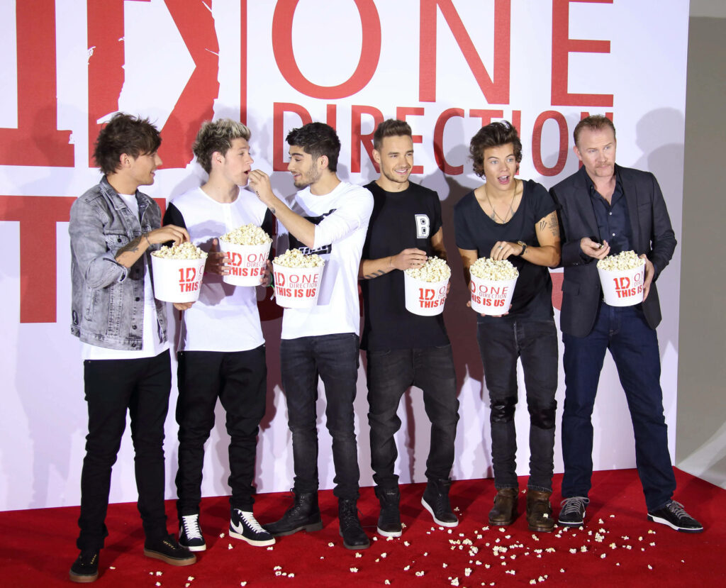 One Direction members delight in popcorn Wallpaper