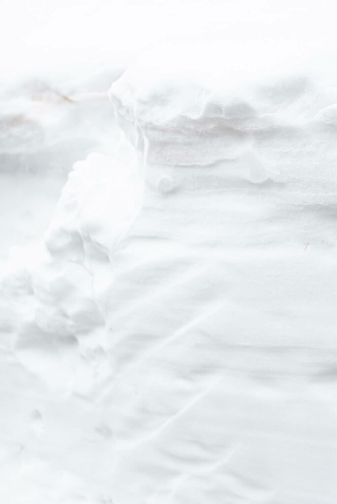 Aesthetic Abstract White Wallpaper for Serene Background Settings