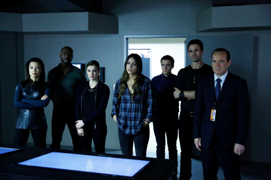 Agents of S.HIELD Season One main cast in high tech control room showing teamwork and determination Wallpaper
