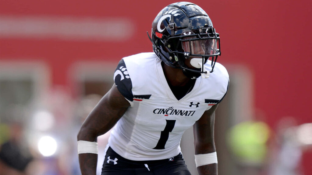 Ahmad Gardner in Action: Intense UC Bearcats Game Wallpaper