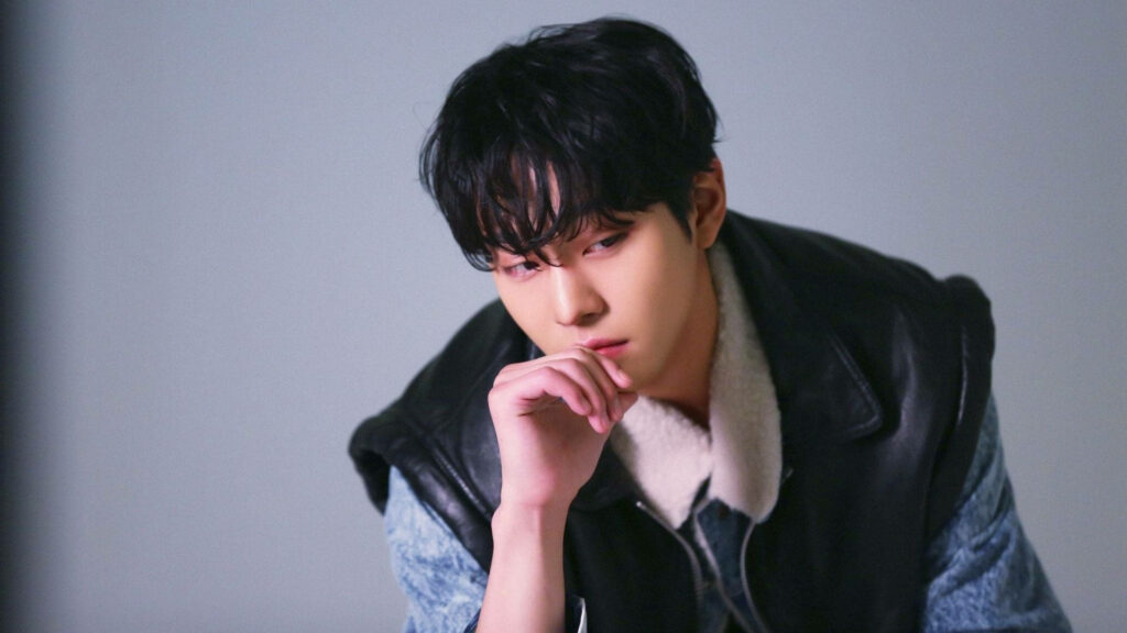 Ahn Hyo-seop confident in stylish outfit modern charismatic model wallpaper background image