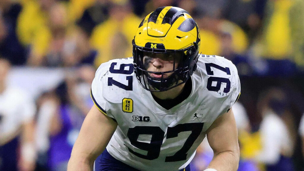 Aidan Hutchinson Michigan Wolverines football player focused in maize blue helmet number 97 jersey Wallpaper
