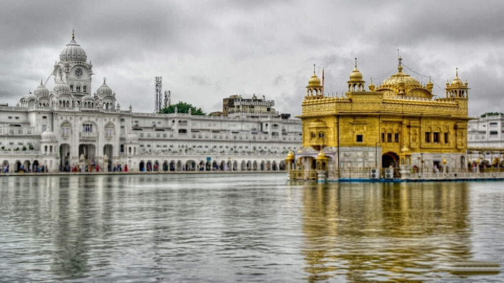 Stunning HD Wallpaper of Akal Takht & Golden Temple Reflections