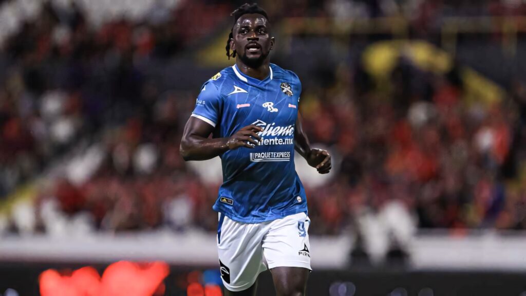 Aké Arnaud Loba in action focused during intense soccer match dynamic wallpaper background