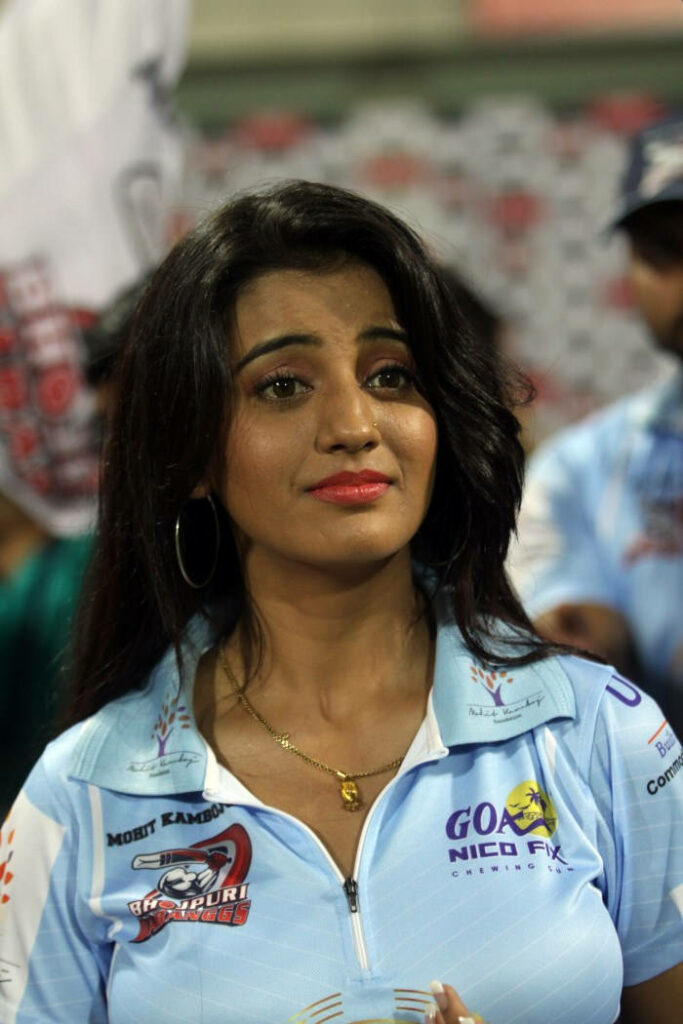 Akshara Singh promoting event in light blue team jersey confident charming wallpaper background