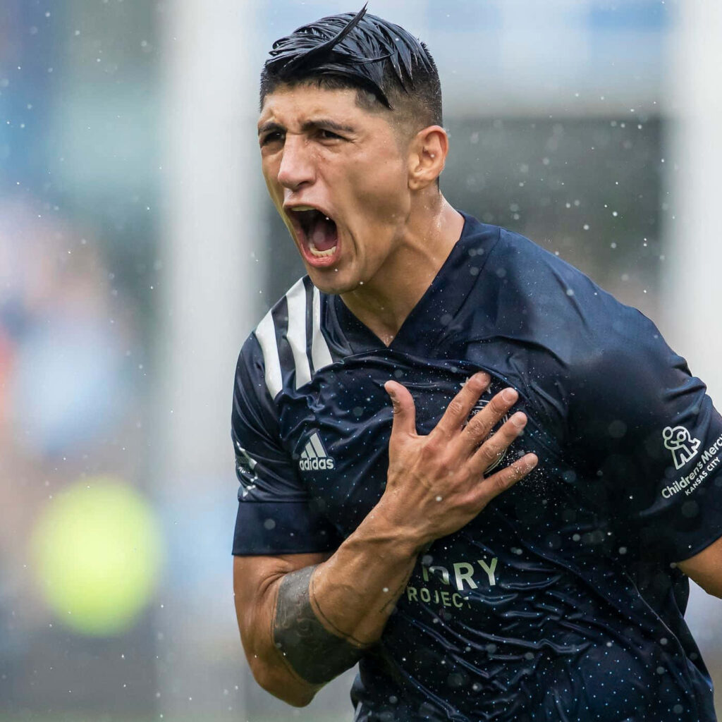 Alan Pulido Sporting Kansas City celebrating passionately football player dynamic wallpaper background