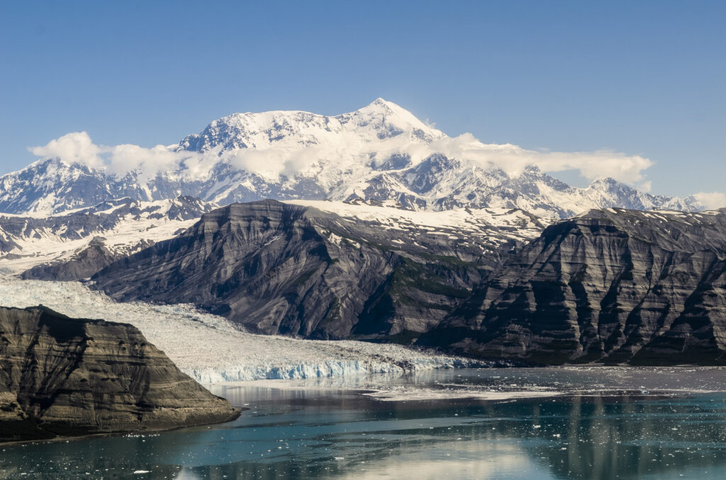 Alaska national park wallpaper with snow-capped mountains rugged cliffs and icy blue shore