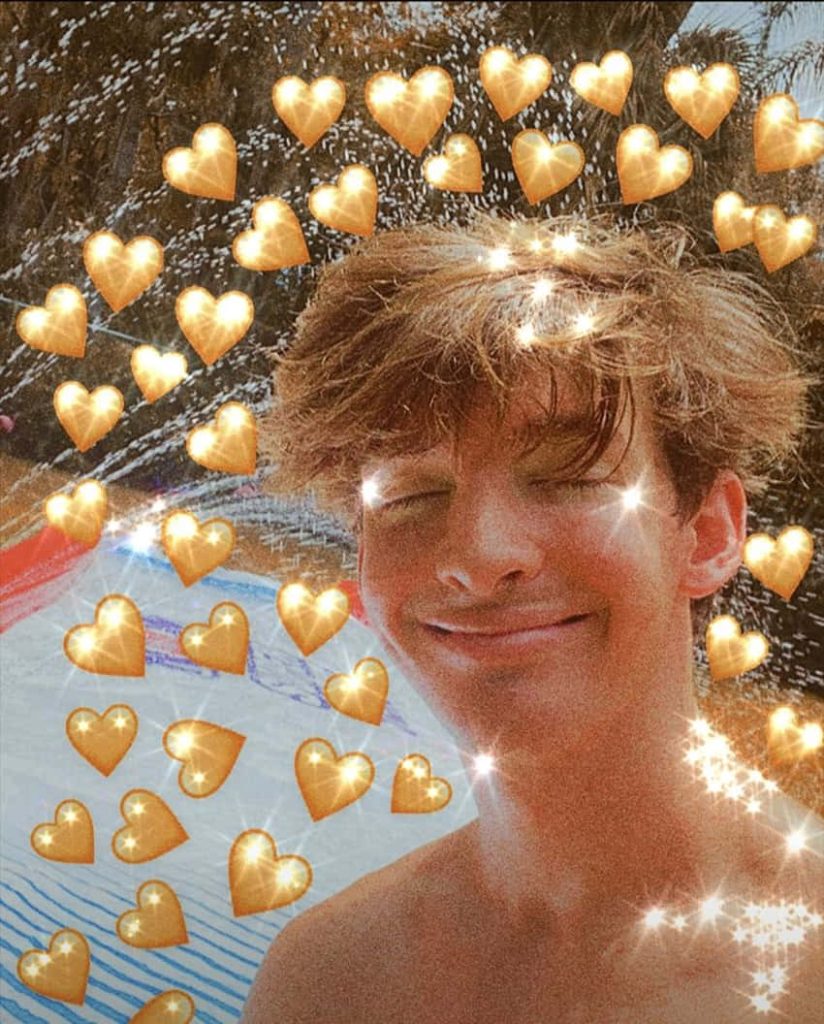 Albert Aretz Flamingo shirtless playful smile yellow hearts dreamy sparkle wallpaper fan edit