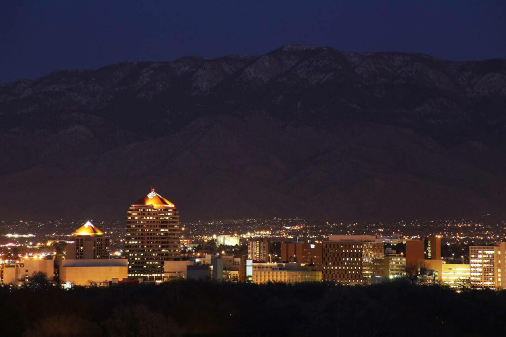 Albuquerque Night Wallpaper: Serene City Lights & Mountain View