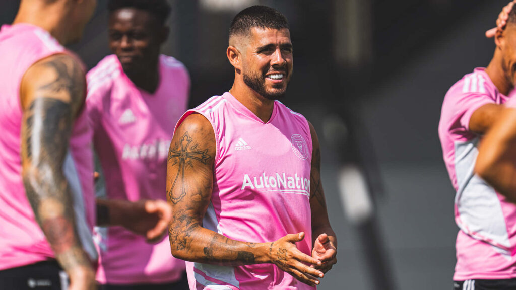 Inter Miami midfielder Alejandro Pozuelo in pink kit training with teammates during practice session Wallpaper