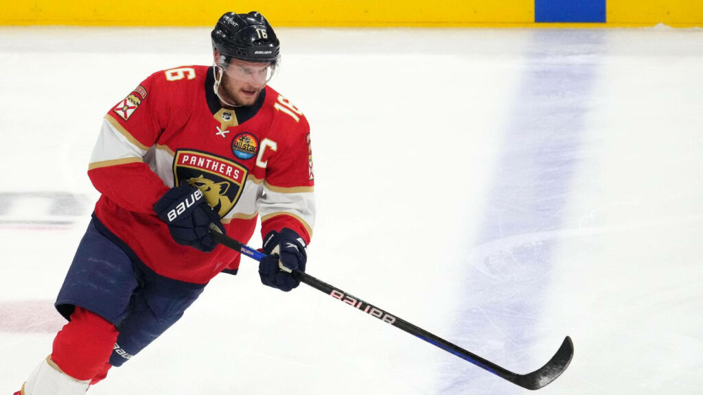 Aleksander Barkov Florida Panthers controlling puck in intense ice hockey game versus Tampa Bay Lightning Wallpaper