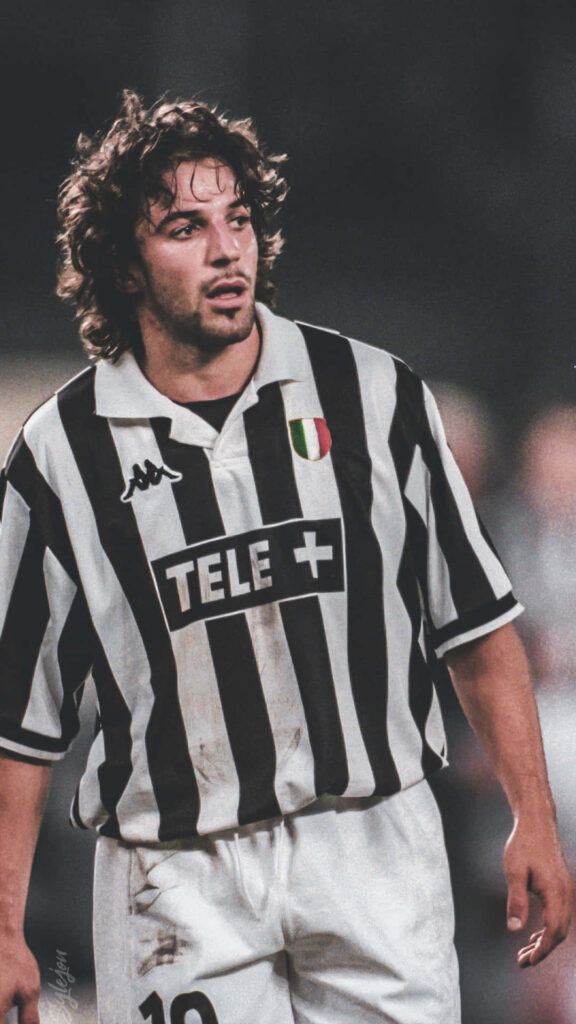Alessandro Del Piero in classic Juventus kit focused during intense soccer match wallpaper background