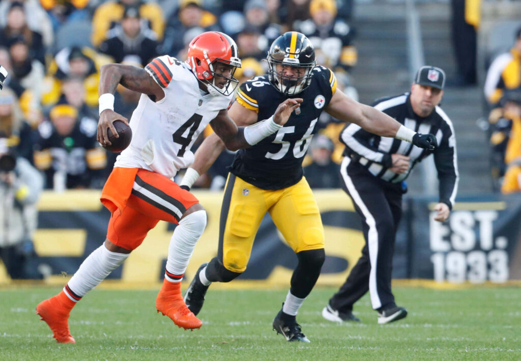 Alex Highsmith Pittsburgh Steelers chasing Cleveland Browns quarterback intense NFL defensive play Wallpaper