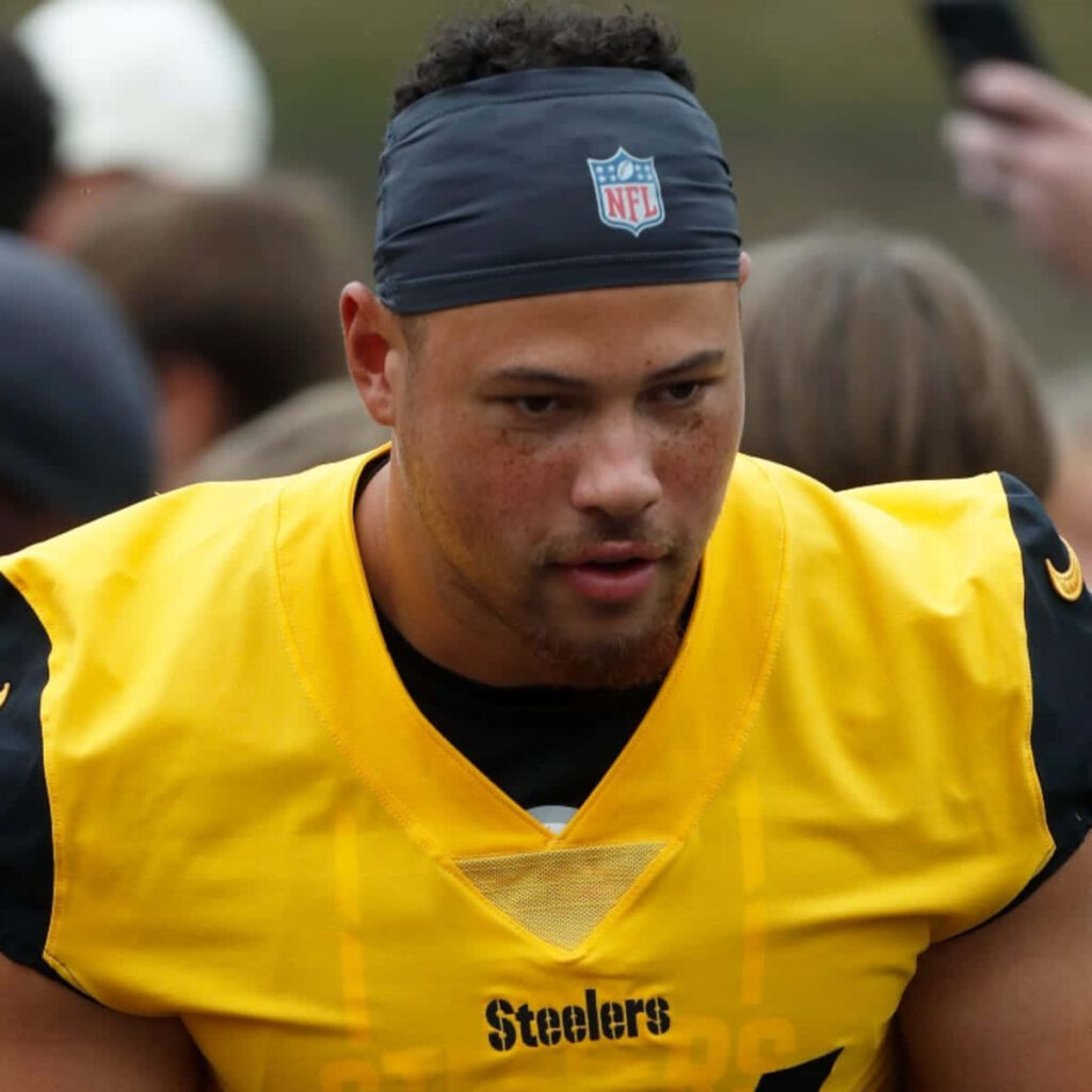Alex Highsmith Steelers focused training session wearing team jersey NFL headband wallpaper background