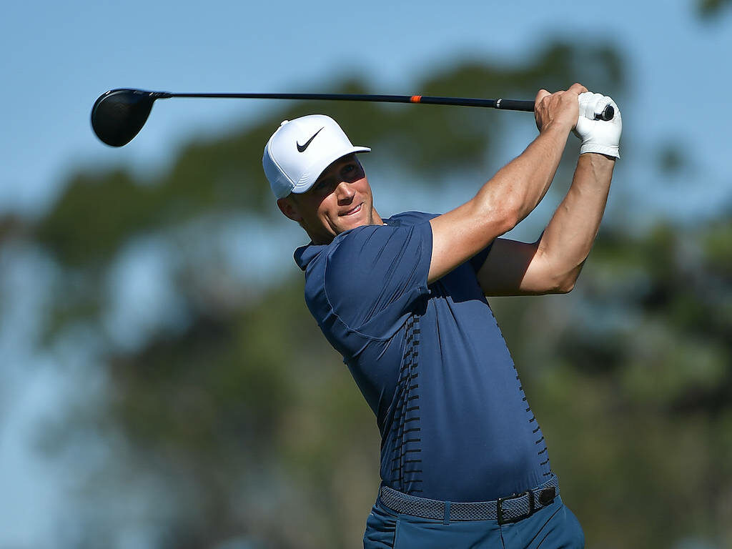 Alex Norén powerful golf swing in motion on course with clear blue sky background wallpaper