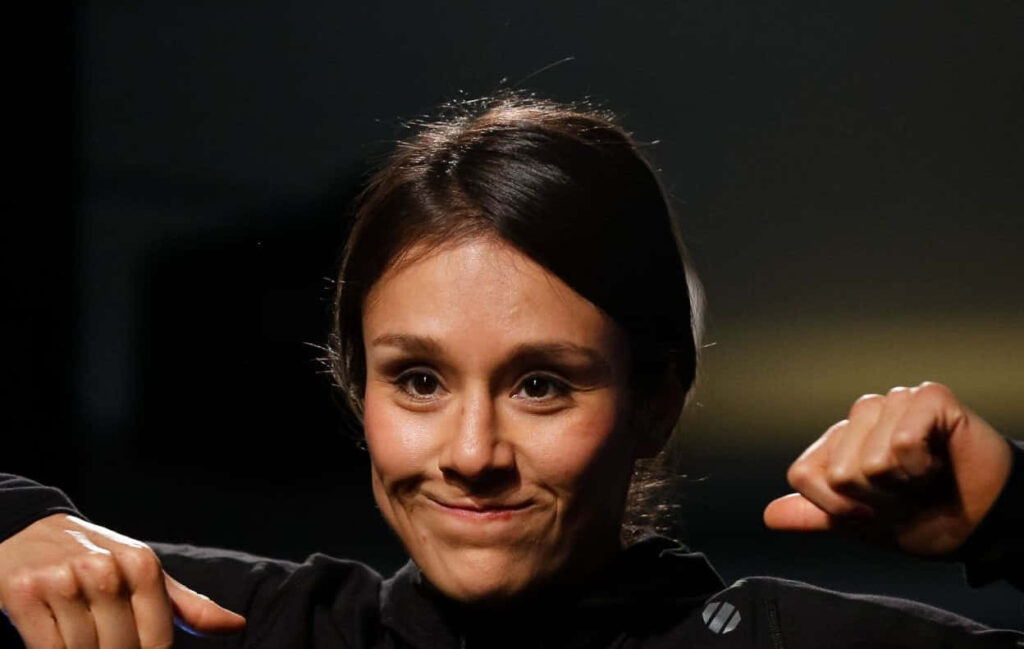 Alexa Grasso determined pose showcasing strength and confidence in dynamic wallpaper background