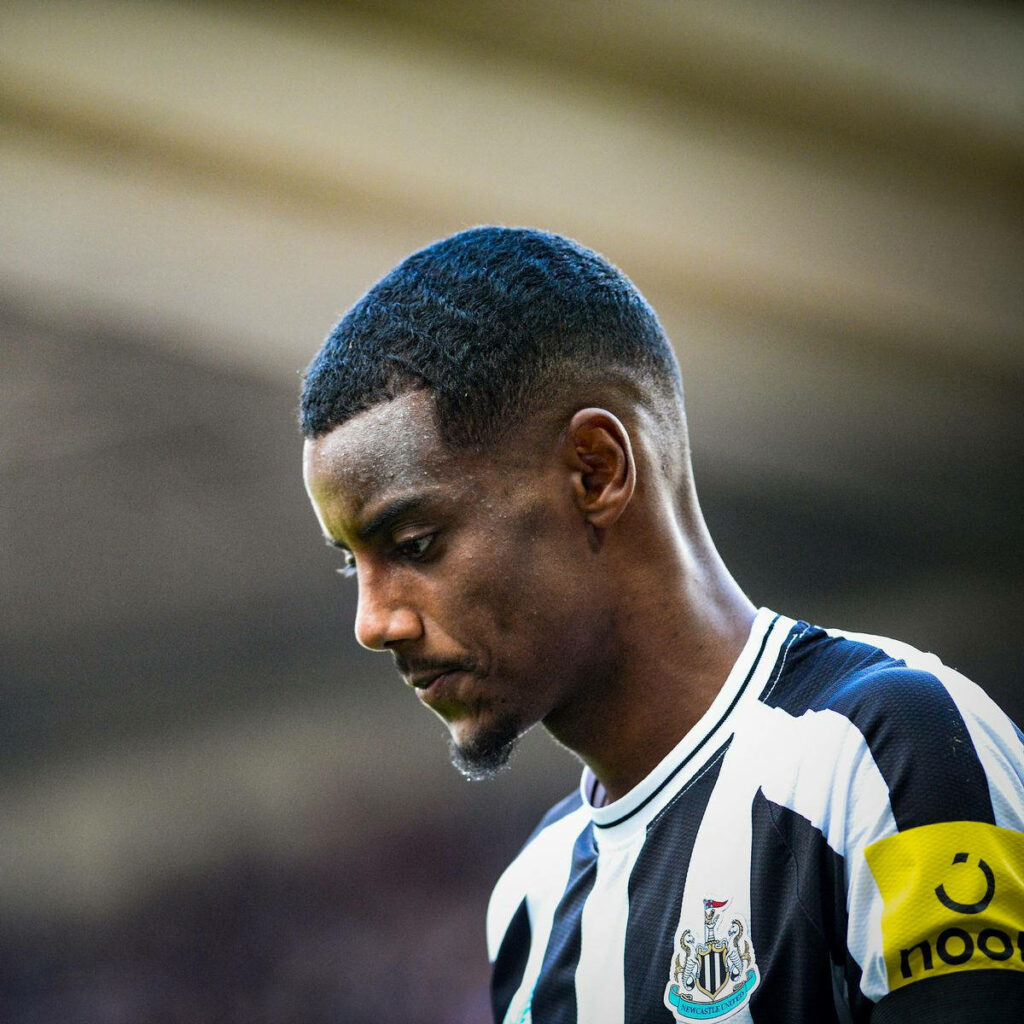 Alexander Isak focused side view in Newcastle United jersey soccer wallpaper background