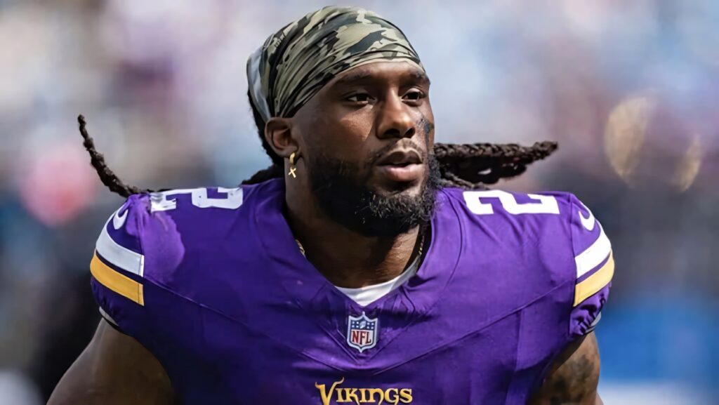 Alexander Mattison Minnesota Vikings focused intense football player high definition wallpaper background