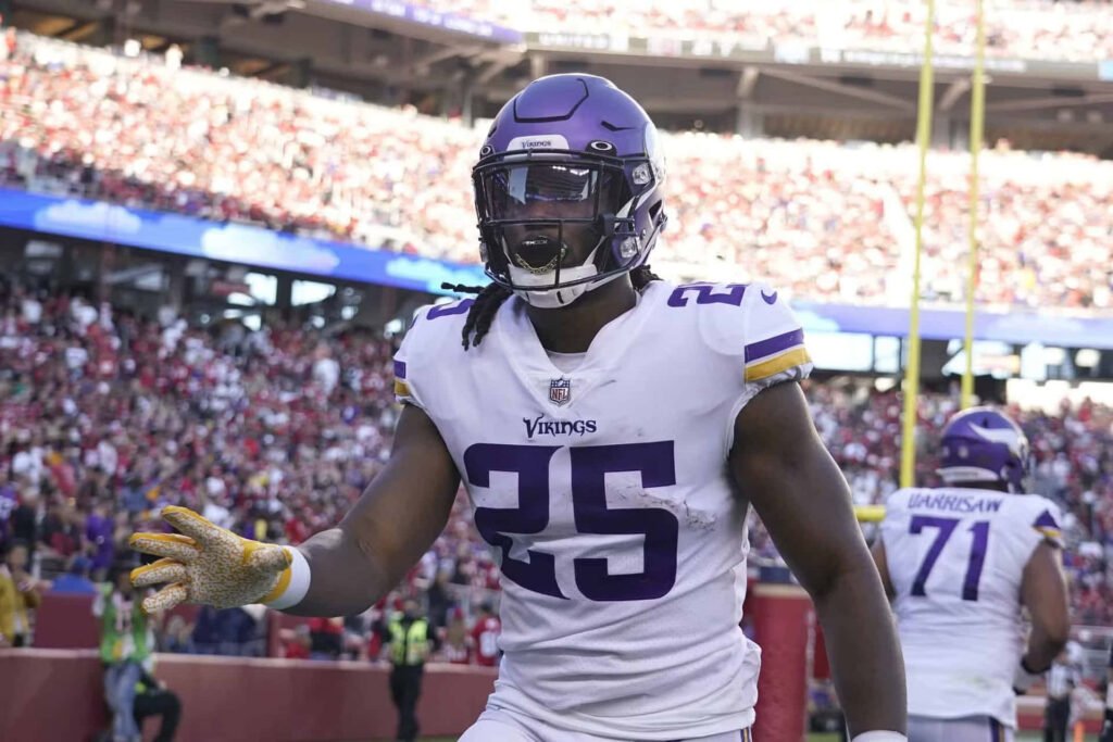 Alexander Mattison Minnesota Vikings number 25 dynamic action football game wallpaper background