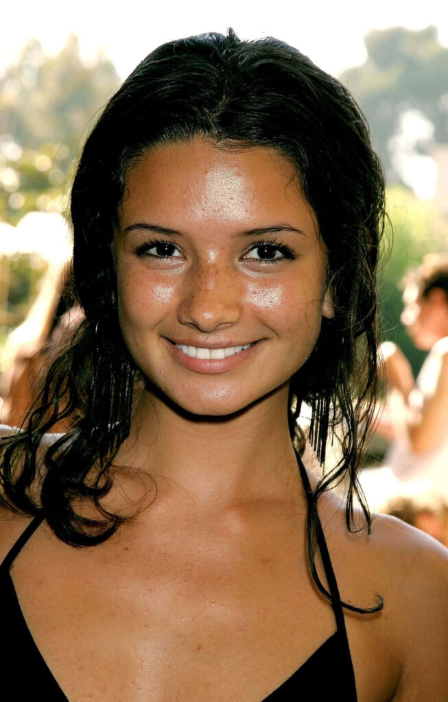 Alice Greczyn natural elegance charm portrait wallpaper background bright vibrant colors
