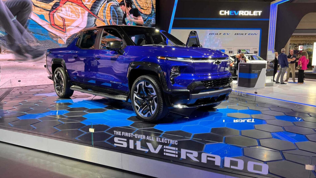 Modern Chevrolet Silverado EV Wallpaper - Sleek Blue Design & Innovation