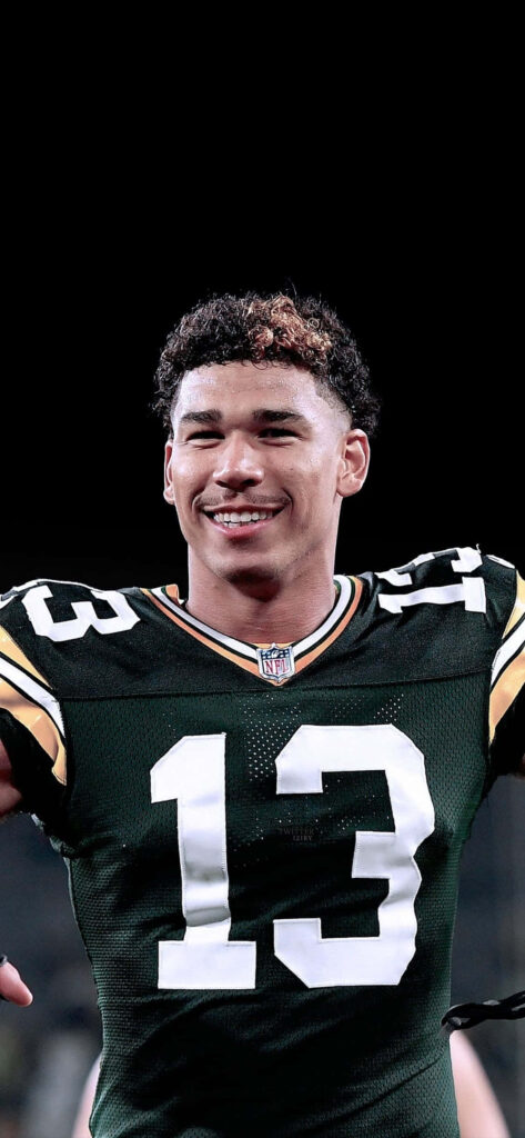 Allen Lazard smiling confidently in Green Bay Packers uniform Packers wallpaper background