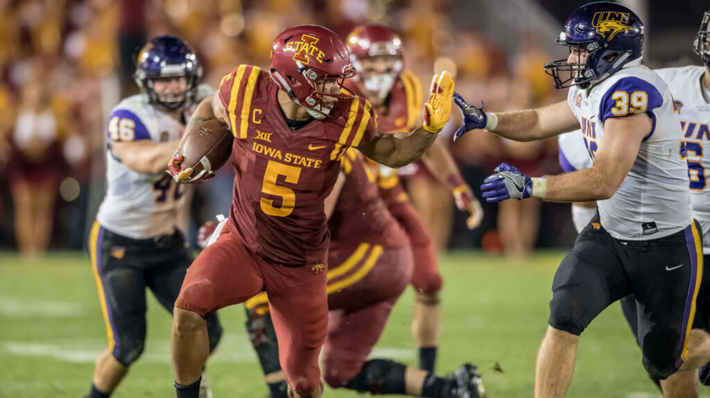 Allen Lazard sprinting in Iowa State football uniform showing determination and athleticism Wallpaper