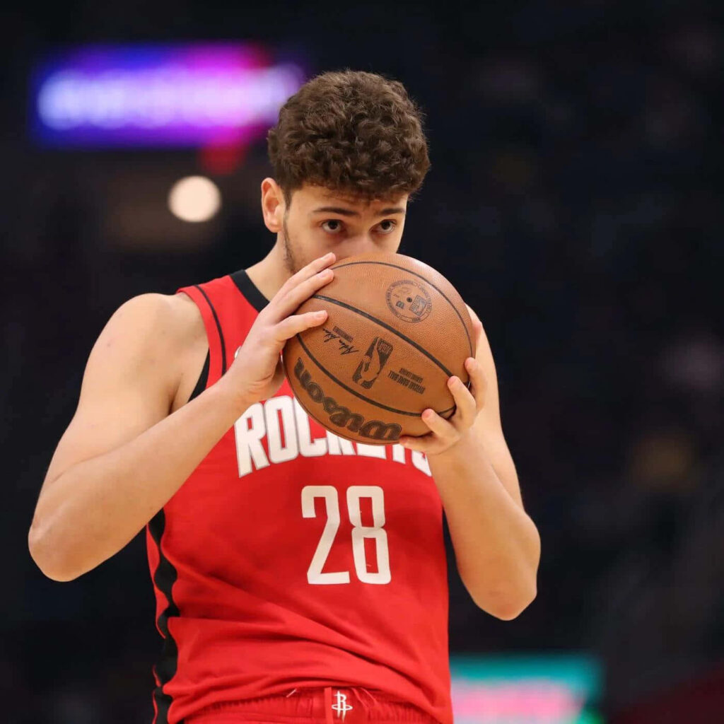 Alperen Şengün concentrates at the basketball free throw line ready to shoot in wallpaper background
