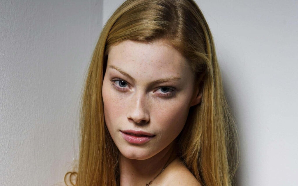 Alyssa Sutherland intense gaze wallpaper highlighting natural beauty and captivating presence