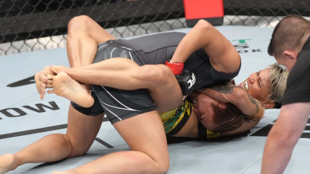 Amanda Lemos Grappling Skills in UFC Octagon - Action Wallpaper