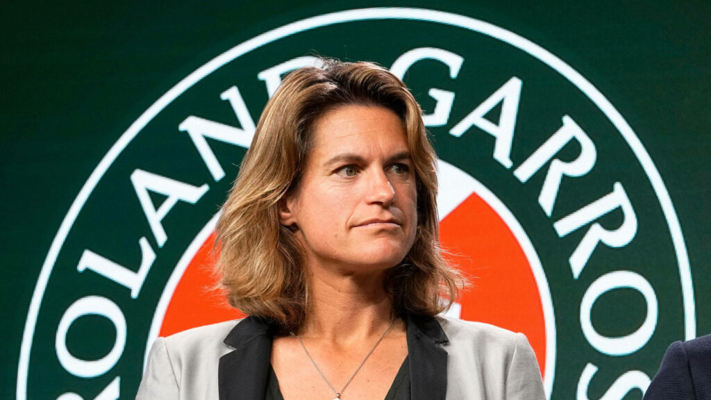 Amélie Mauresmo at Roland Garros French Open tennis event wallpaper background
