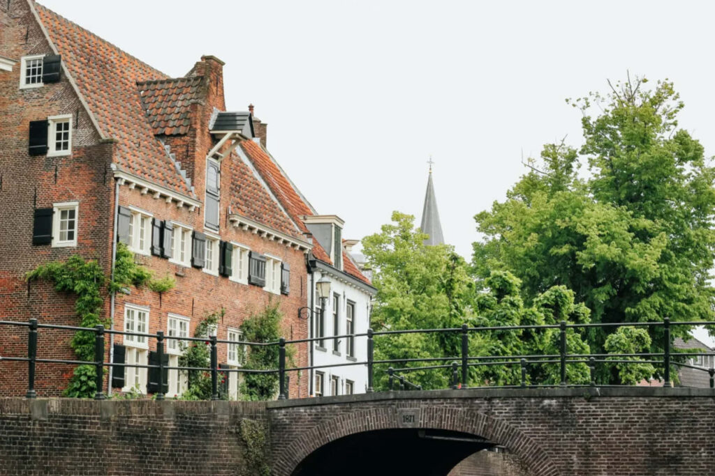 Historic Amersfoort wallpaper showing classic Dutch brick buildings and a charming green bridge