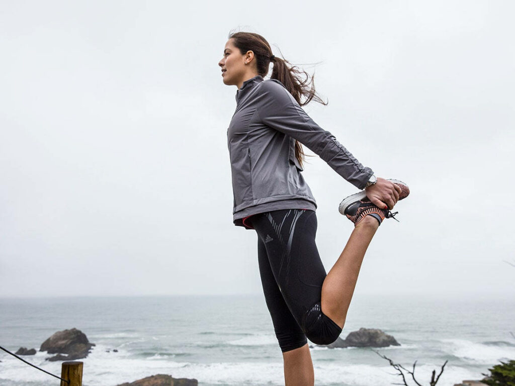 Ana Ivanović stretching by the seaside with misty coastal background workout preparation Wallpaper