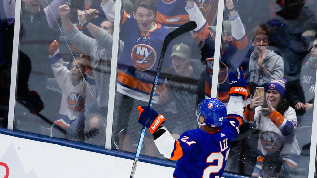 Anders Lee scores first goal Dallas Stars energetic New York Islanders crowd cheering hockey wallpaper