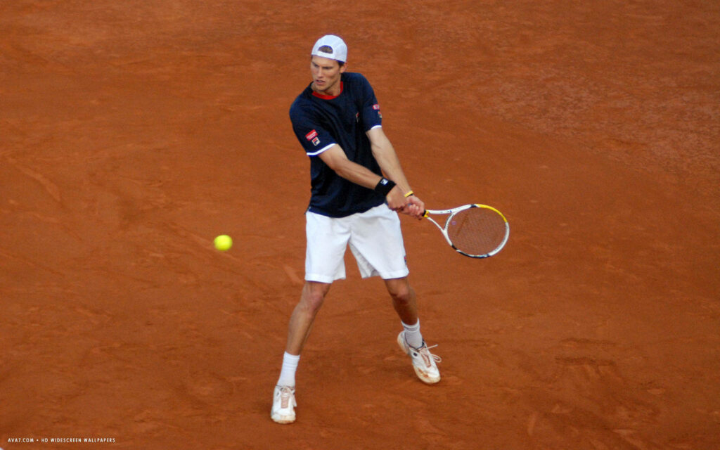 Andreas Seppi focused on clay tennis court preparing powerful backhand return shot wallpaper