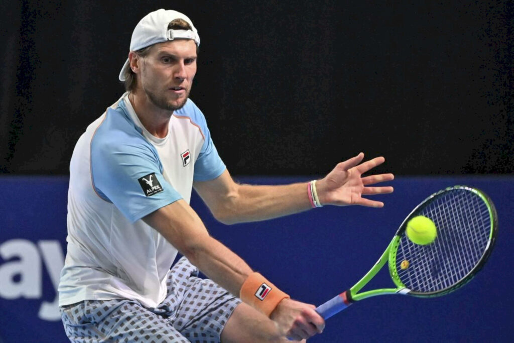 Andreas Seppi intense backhand shot tennis match skill determination wallpaper background
