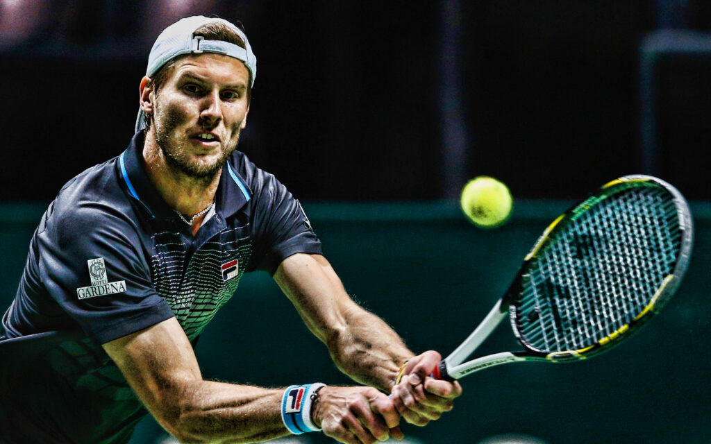 Andreas Seppi focused tennis player returns shot in competitive match intense determined style Wallpaper