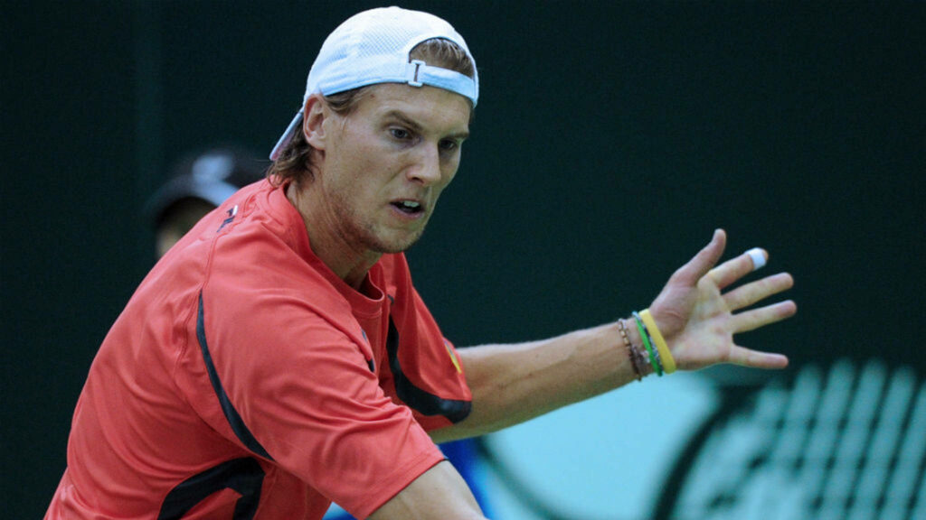 Andreas Seppi in red shirt focused preparing to hit tennis shot on court wallpaper background