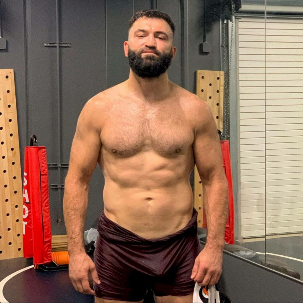 Andrei Arlovski Belarusian American MMA fighter in gym showing athletic physique and focus Wallpaper