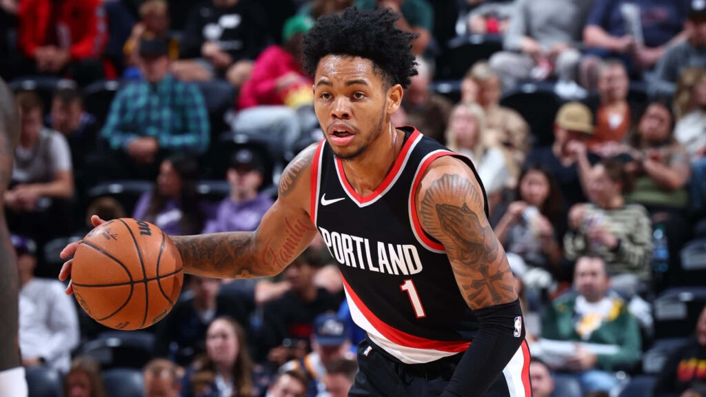 Anfernee Simons Portland Trail Blazers dribbling basketball intense action game crowd background Wallpaper