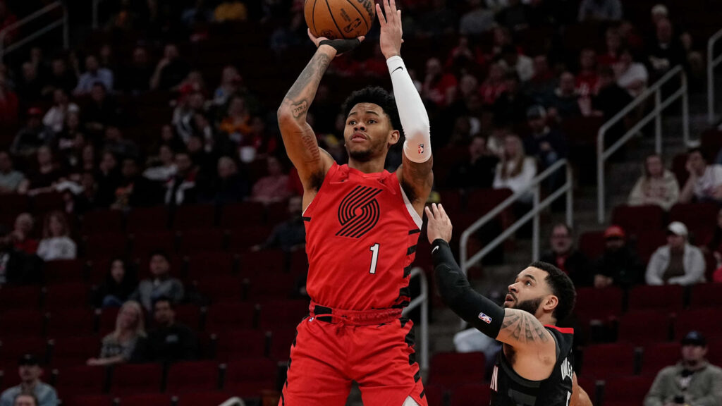 Anfernee Simons shooting jump shot in Portland Trail Blazers uniform during intense game action Wallpaper