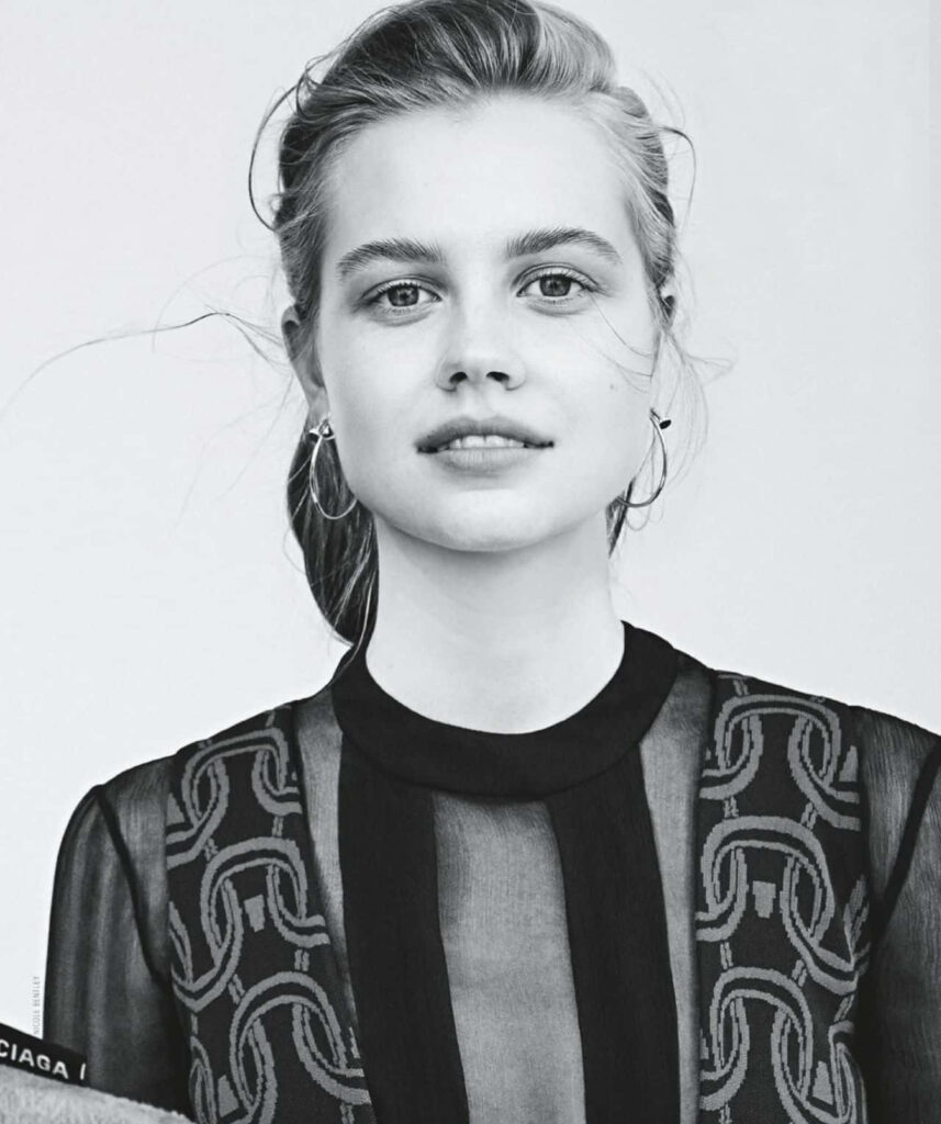Black and white portrait of Angourie Rice showcasing her elegant timeless style wallpaper background