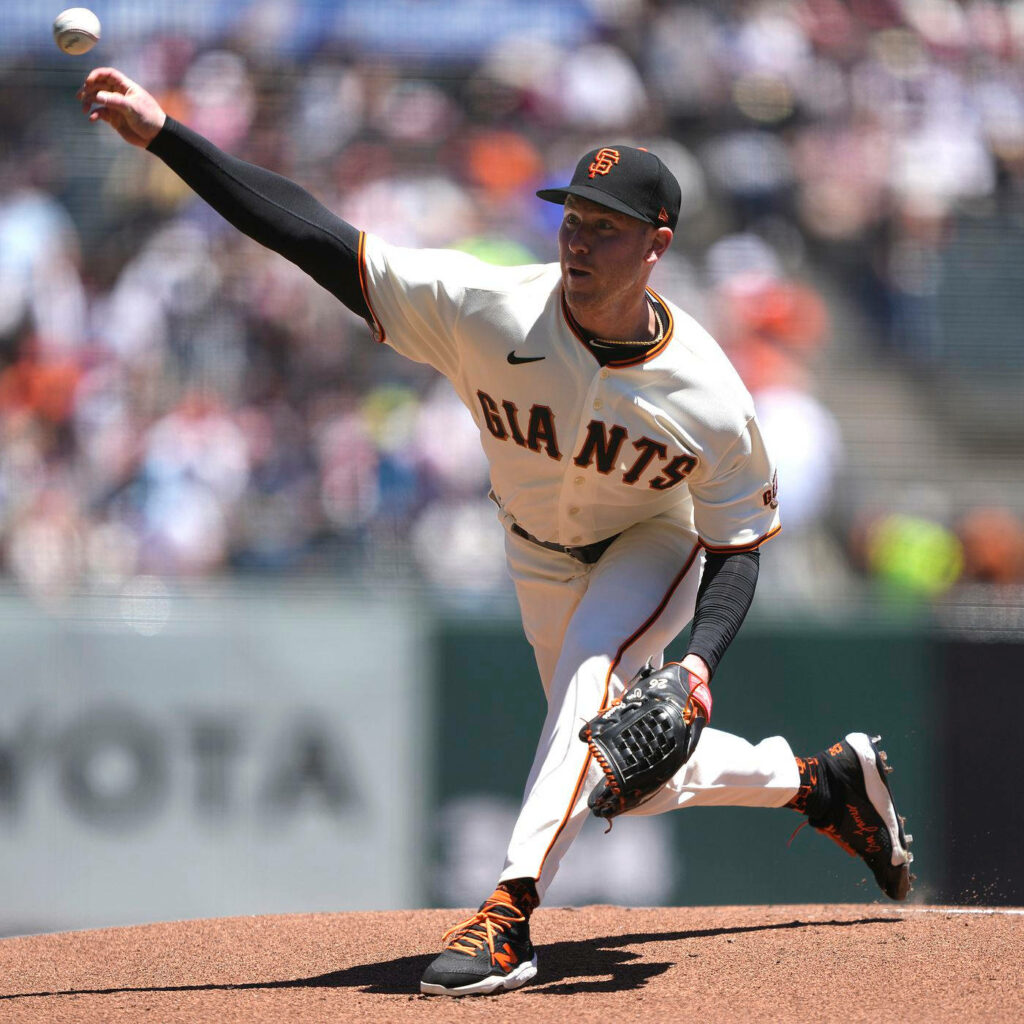 Anthony DeSclafani pitching strong in San Francisco Giants uniform during intense game action Wallpaper