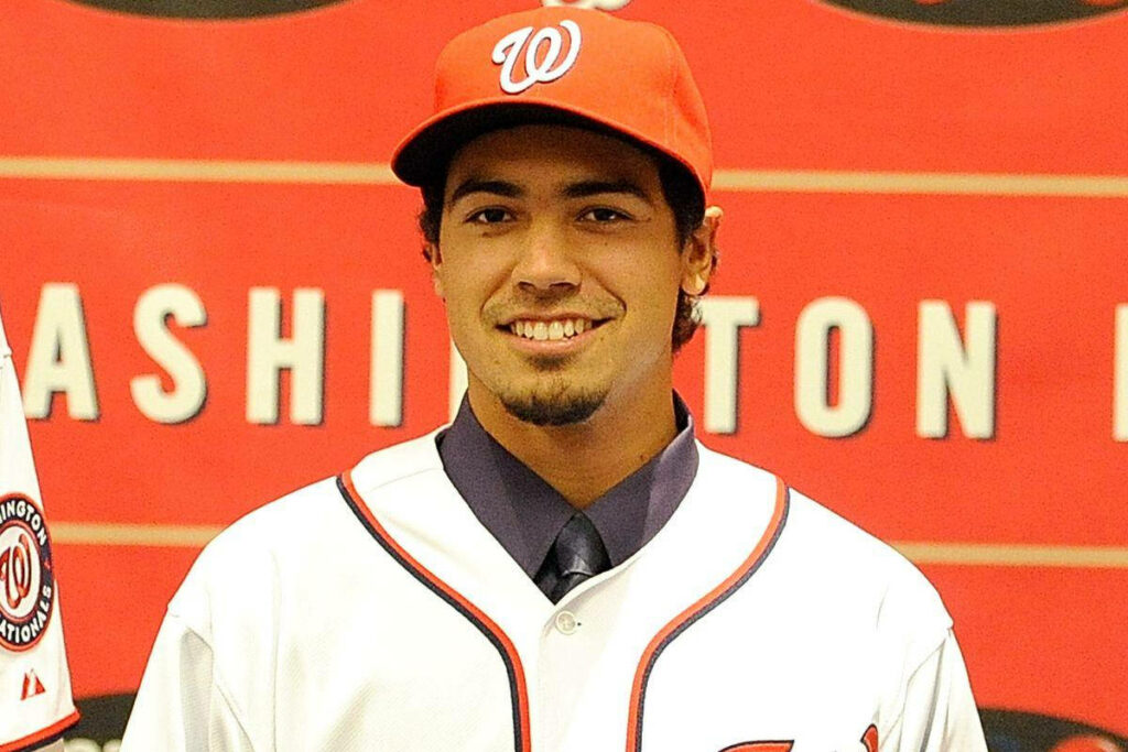 Anthony Rendon smiling in Washington Nationals baseball uniform and cap with team backdrop wallpaper