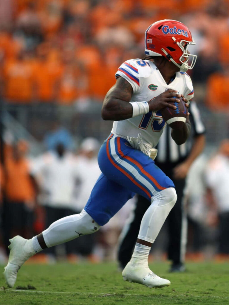 Anthony Richardson in Florida Gators uniform focused looking for open receiver during football game Wallpaper