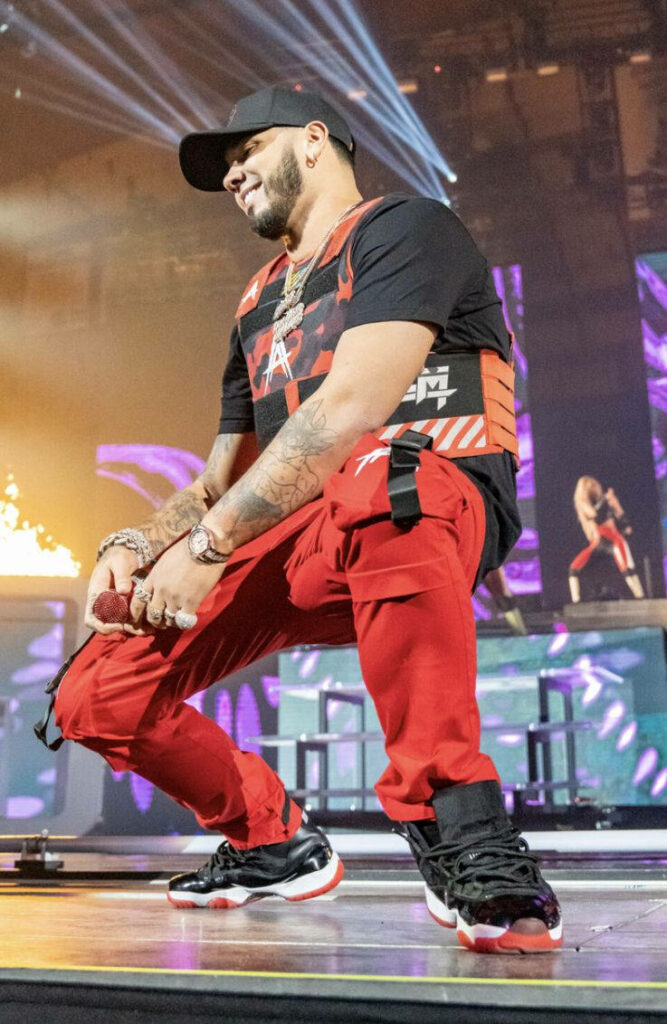 Anuel AA Live Performance Wallpaper: Vibrant Stage Energy & Style