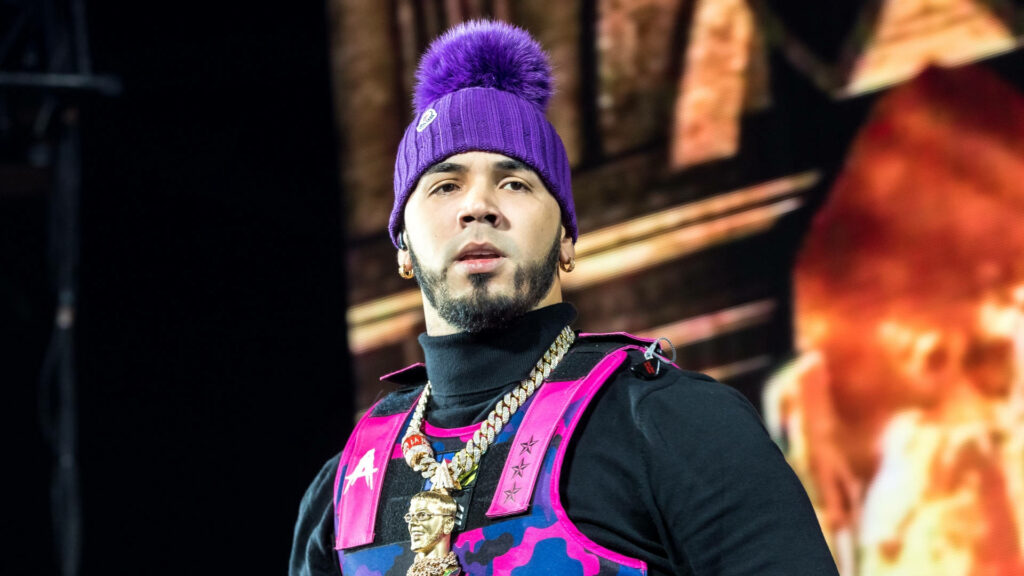 Vibrant Anuel AA Wallpaper: Intocable Performance Background