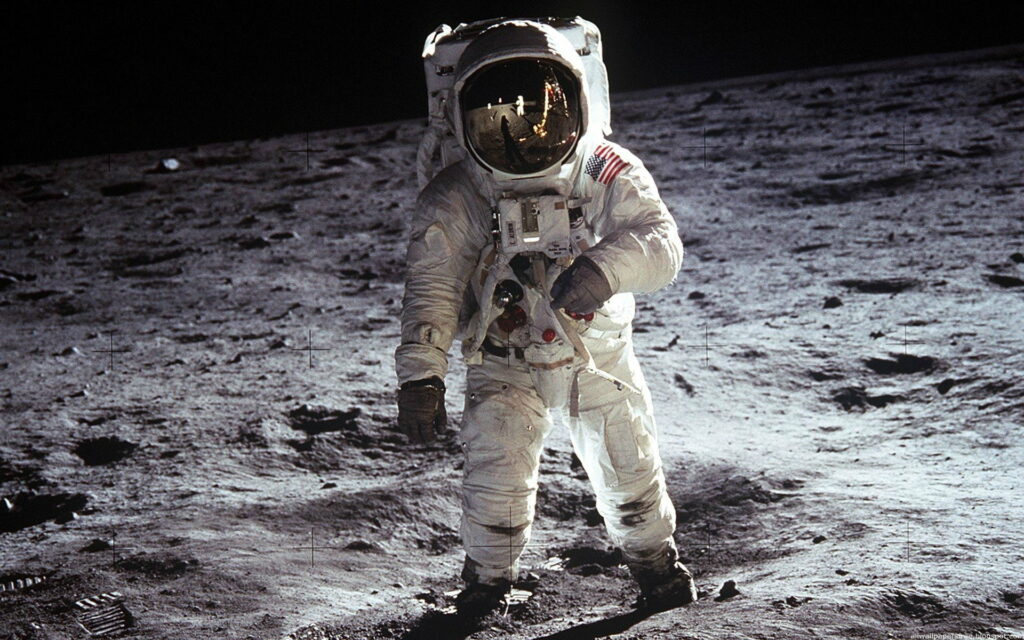 Apollo Astronaut on the Moon: NASA's Space Suit for Maximum Protection - HD Wallpaper