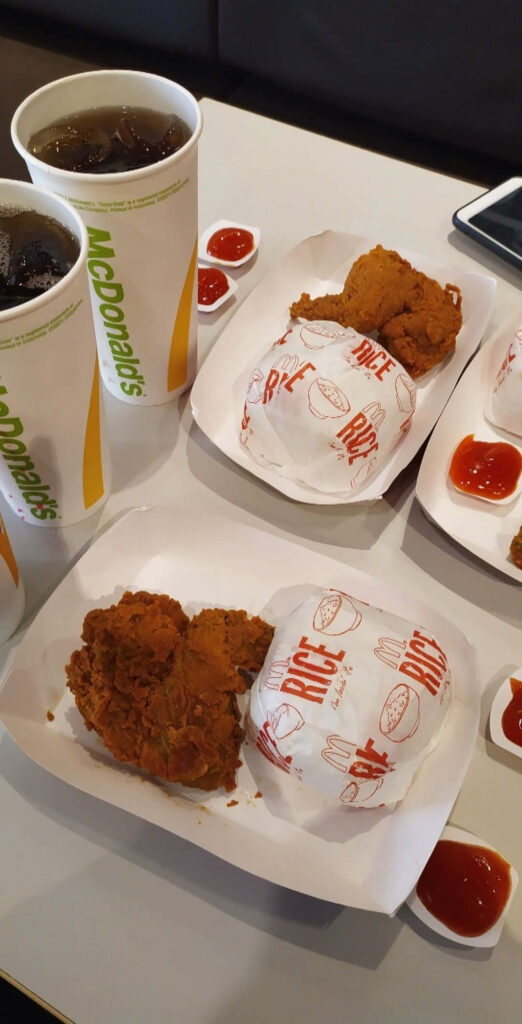McDonald's Feast: Crispy Fried Chicken, Burgers & Drinks Wallpaper