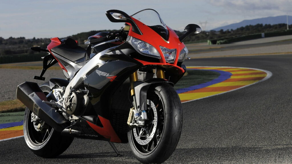 The Majestic Aprilia RSV4: A Breathtaking HD Wallpaper of the Ultimate Superbike